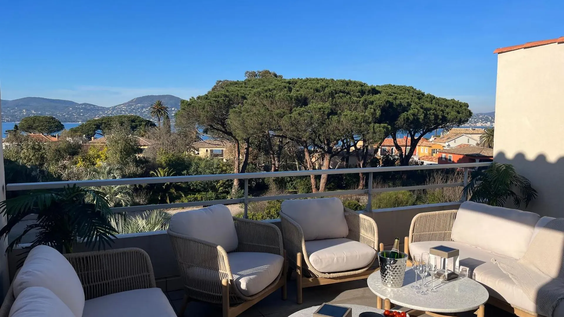 아파트 Terrasse Vue Mer - Appartement 6 Pers, 3 Chambres Et Parking A St Tropez 쎙뜨호뻬