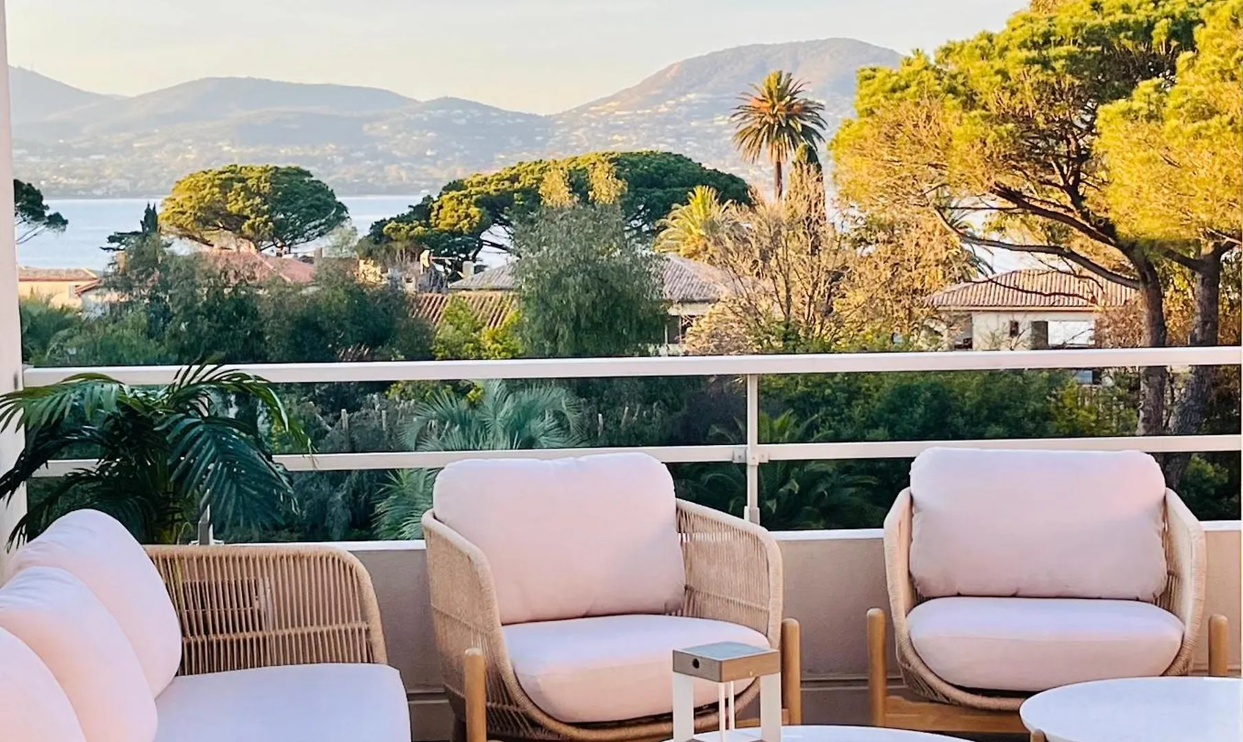 Terrasse Vue Mer - Appartement 6 Pers, 3 Chambres Et Parking A St Tropez 쎙뜨호뻬